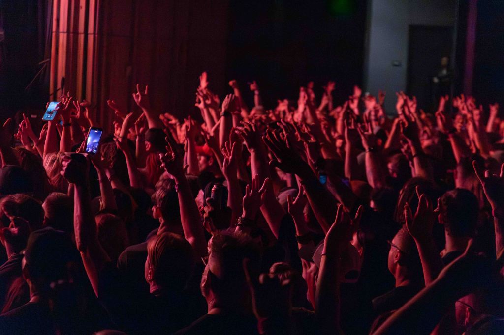 Hard Rock Takes Over The Astro: Theory of a Deadman, Sevendust and Return to Dust, Plus Exclusive Interview with Return to&nbsp;Dust
